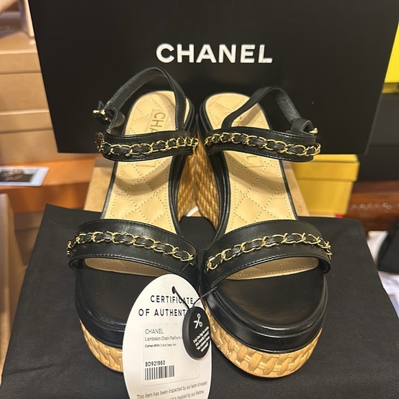 2020 Chanel Interlocking CC Logo Slingback Sandals - Picture 2 of 9
